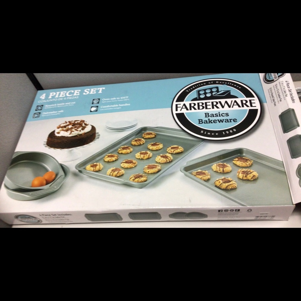 Farberware 4-Piece set basic bakeware